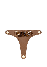 Frontalansicht auf neutralem Hintergrund des Produktes Precious Chain in der Farbe Brown