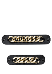 Frontalansicht auf neutralem Hintergrund des Produktes Gold Chain in der Farbe Black