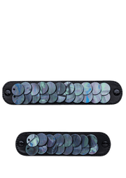 Frontalansicht auf neutralem Hintergrund des Produktes Shiny Plate in der Farbe Black