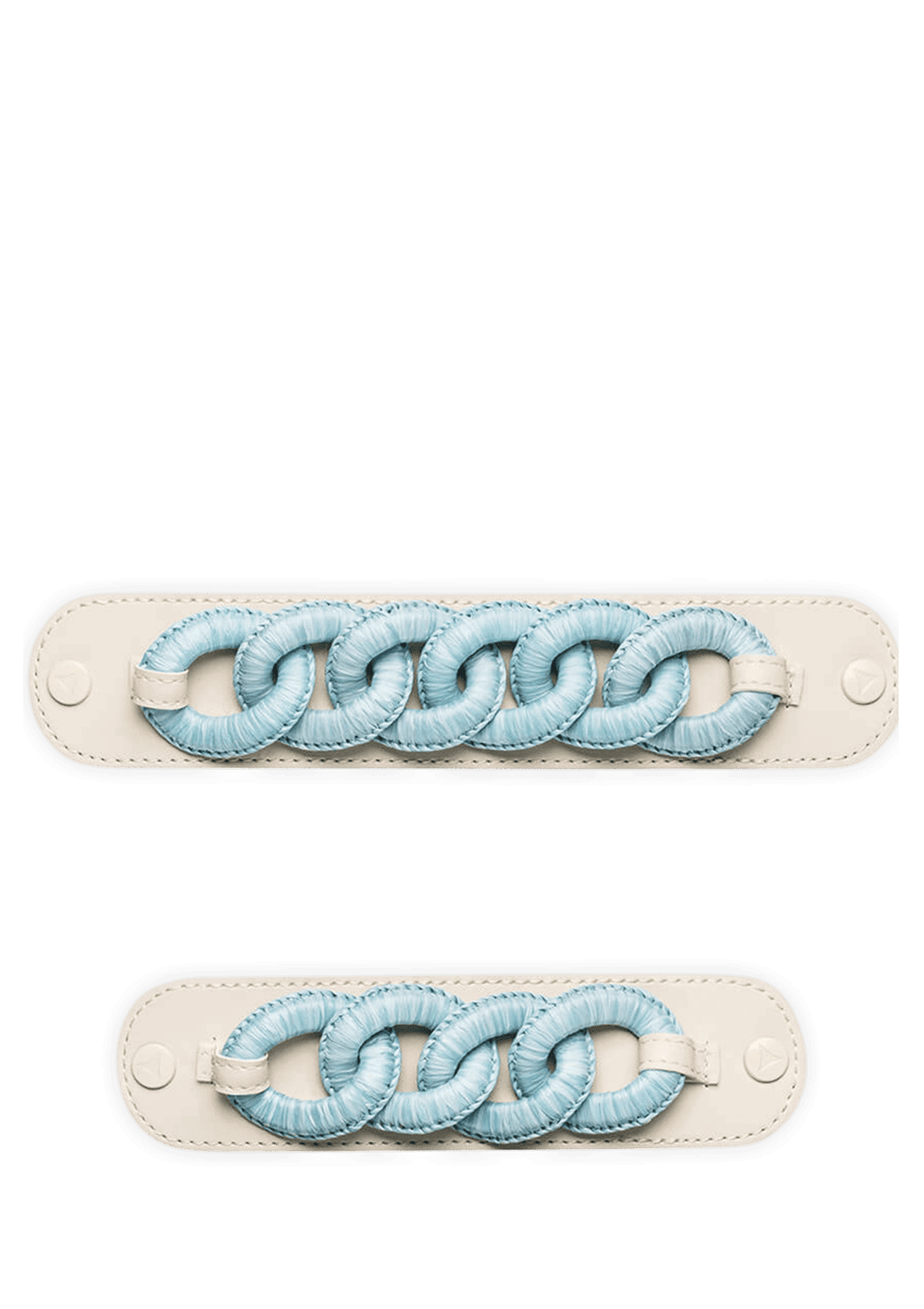 Frontalansicht auf neutralem Hintergrund des Produktes Raffia Chain in der Farbe Blue