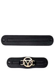 Frontalansicht auf neutralem Hintergrund des Produktes Golden Icon in der Farbe Black