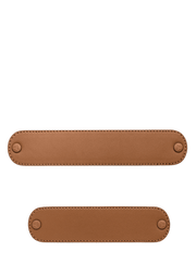Frontalansicht auf neutralem Hintergrund des Produktes All Plain in der Farbe Cognac