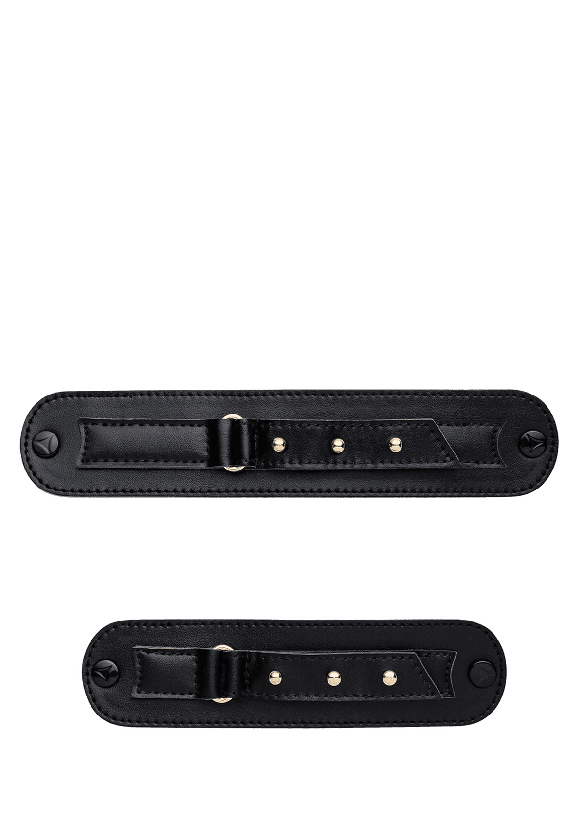Frontalansicht auf neutralem Hintergrund des Produktes Pin Stud in der Farbe Black