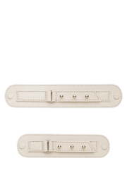 Frontalansicht auf neutralem Hintergrund des Produktes Pin Stud in der Farbe Crema