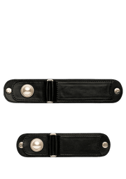 Frontalansicht auf neutralem Hintergrund des Produktes Aesthetic Pearl in der Farbe Black