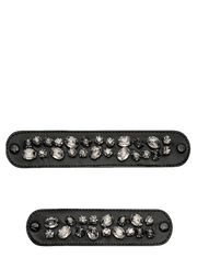 Frontalansicht auf neutralem Hintergrund des Produktes Brilliant Bold in der Farbe Black