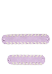 Frontalansicht auf neutralem Hintergrund des Produktes Stitching in der Farbe Pastel Lilac