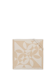 Frontalansicht auf neutralem Hintergrund des Produktes Silky Star Logo Print in der Farbe Nude