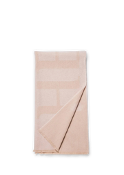 Frontalansicht auf neutralem Hintergrund des Produktes Signature Scarf in der Farbe Rose